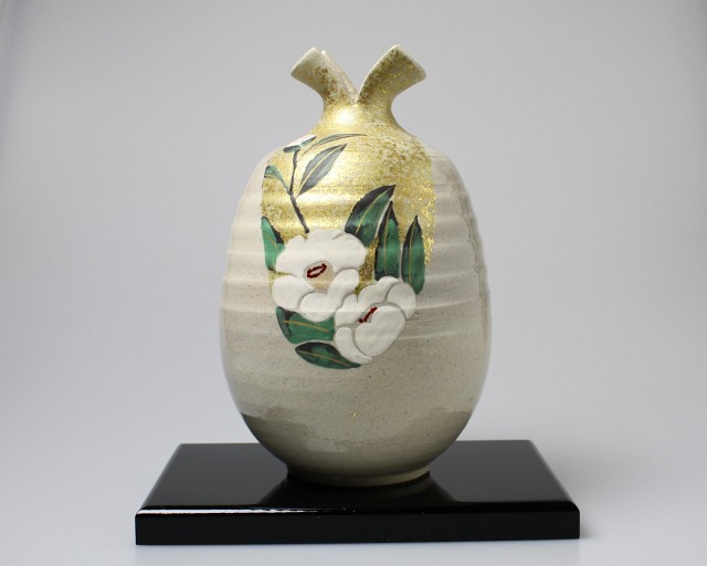 
九谷焼6.2号花瓶 金彩椿 
