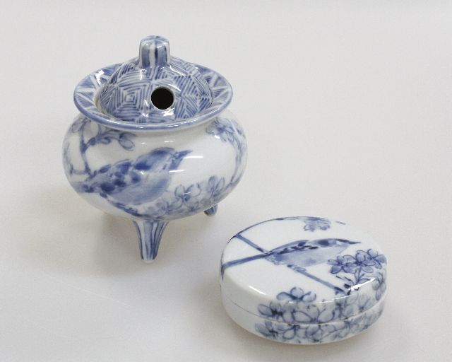 
九谷焼アウトレット半額!! ５０％OFF!! 九谷焼3号香炉セット 春 大井孝夫
